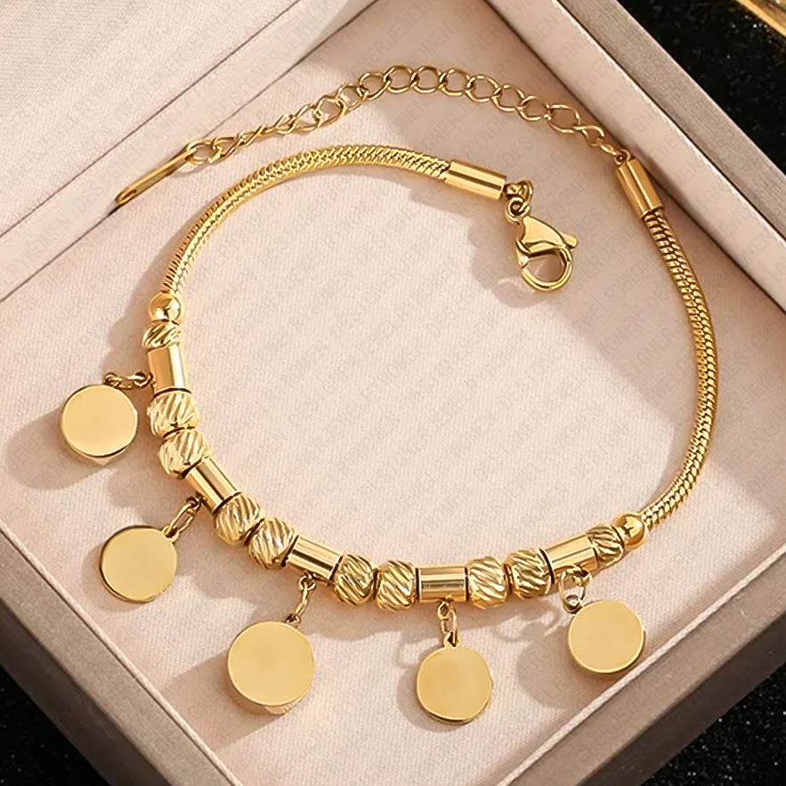 Designer Bracelet for Women Diamond Bracelets Vintage Open Bangle Roman Numeral Bangles Luxury Jewlery Designer for Women Timeless Sparkling Gif