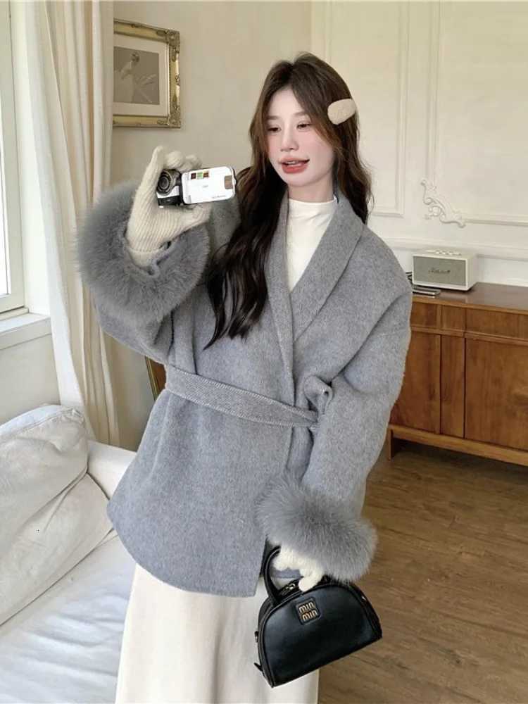 Fashion Lapel V-neck Woolen Coat Women Chic Lace Up Single Breasted Pocket Loose Jacket 2025 New Lady Daily High Street OutwearsT251224