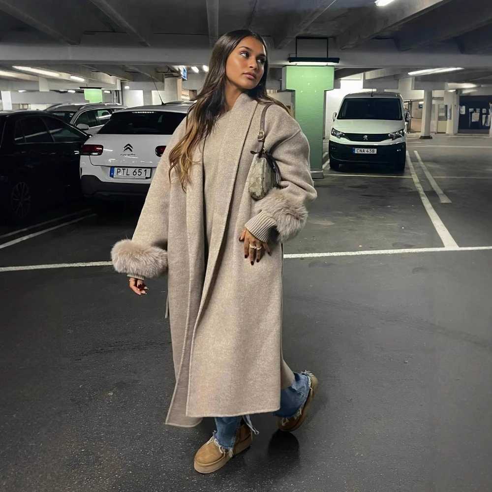 TWOTWINSTYLE Elegant Patchwork Lace Up Slim Coat for Women Lapel Long Sleeve with Feather Temperament Wool Trench Female AutumnT251224