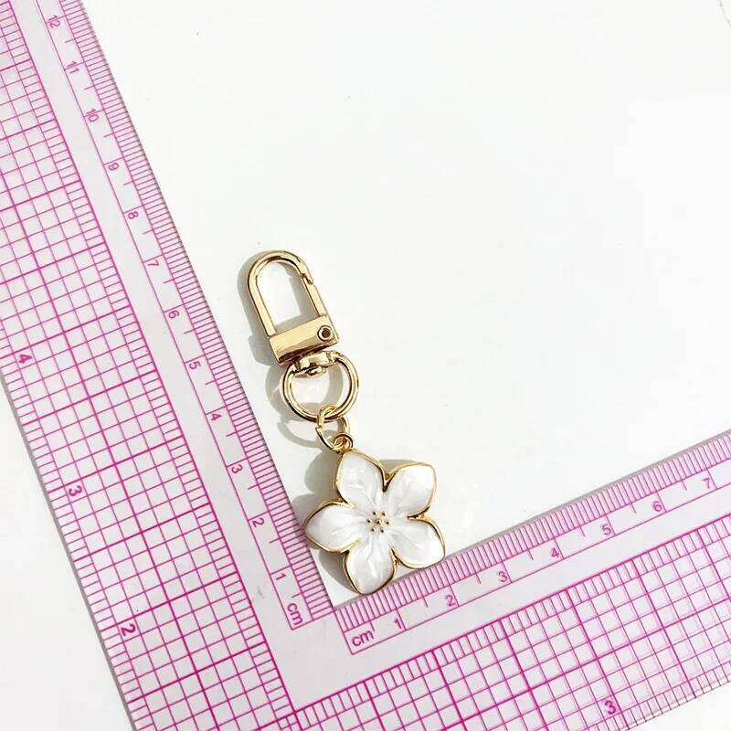 Lovely Sakura Flower Keychain Charm Enamel Pink White Black Women Bag Charms Key Ring Accessories X251224