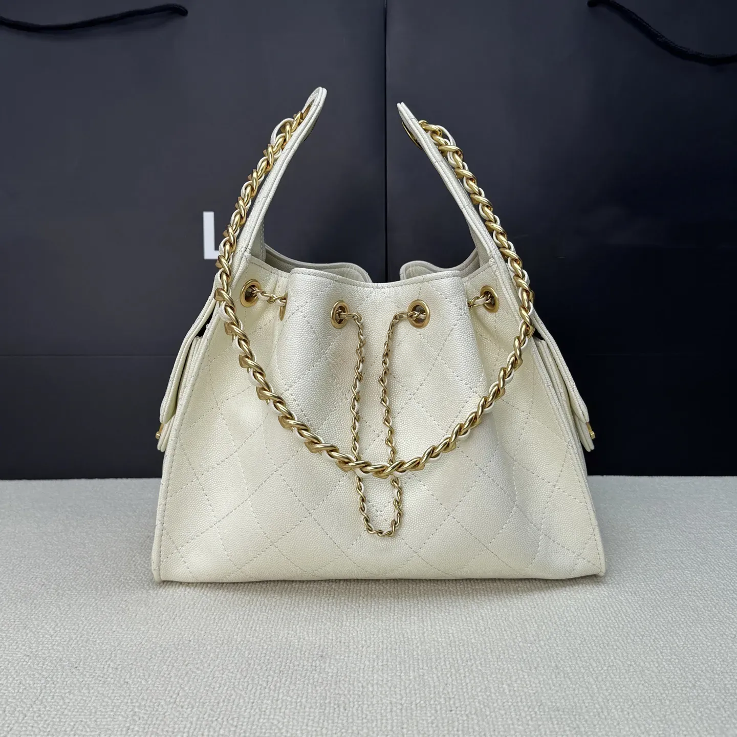 Designer bag shoulder bag Black diamond grid shoulder bag Chain crossbody bag Top designer Leather fashion tote bag