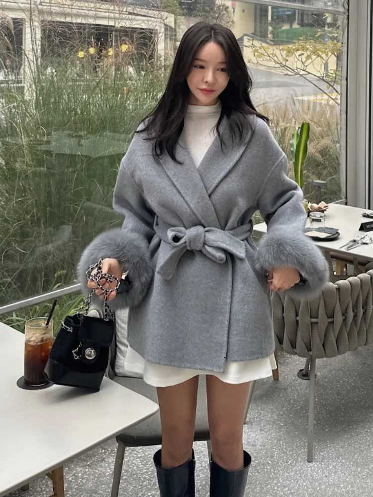 Fashion Lapel V-neck Woolen Coat Women Chic Lace Up Single Breasted Pocket Loose Jacket 2025 New Lady Daily High Street OutwearsT251224