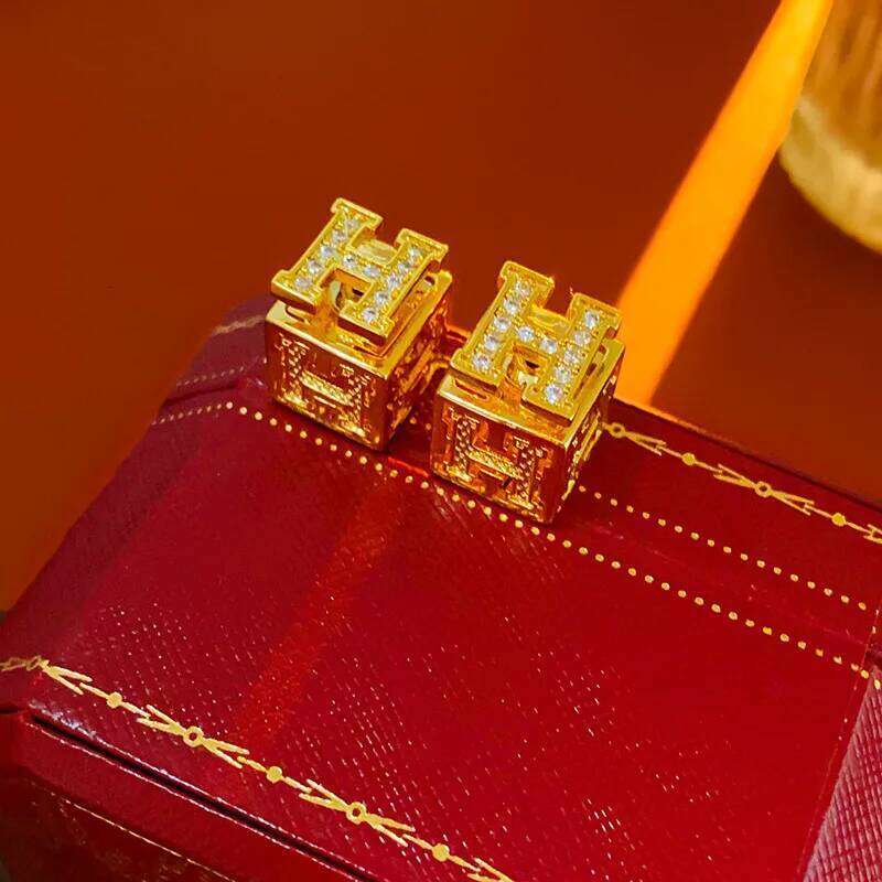 Lady Zircon Hollow Square Letter Stud New Fashionable and Luxurious Design Jewelry Earrings Fashion Earrings