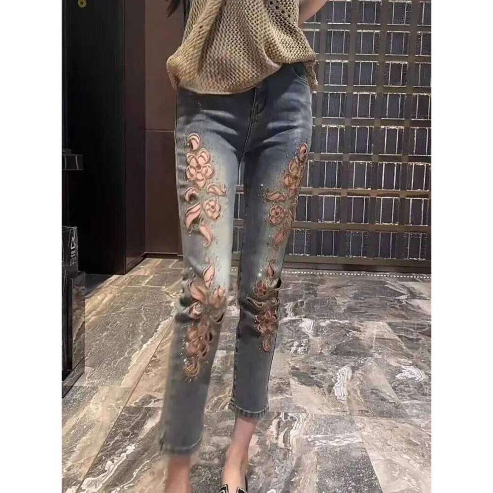 2025 Summer Woman New Heavy Industry Embroidery Hollow High Waist Jeans Women's Korean Versatile Fashion Eight-point Pipe Pants X251224