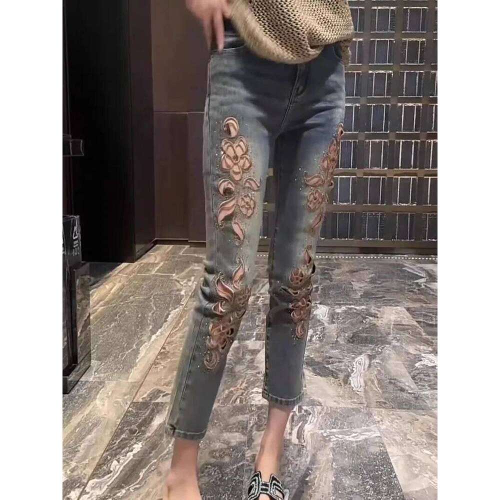 2025 Summer Woman New Heavy Industry Embroidery Hollow High Waist Jeans Women's Korean Versatile Fashion Eight-point Pipe Pants X251224