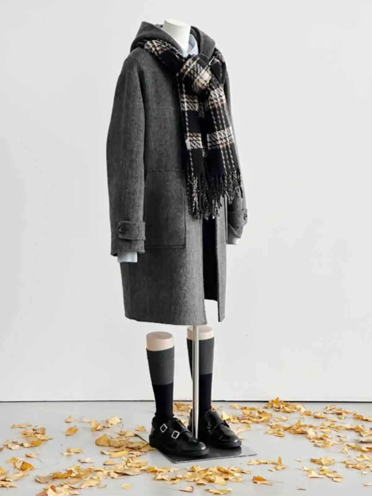 Cow Horn Buckle Gray Woolen Coat For Women 2025 New Autumn And Winter High-End Hooded Loose Woolen CoatT251224