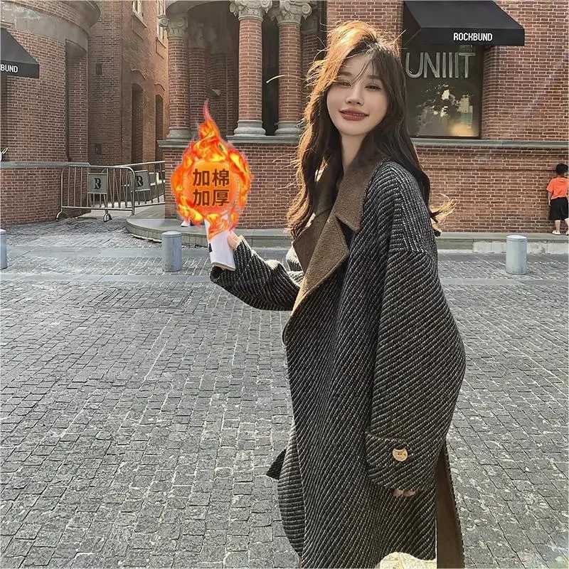 Korean Striped Contrasting Woolen Doat for Women in Autumn and Winter 2023 New Small and High-end Feeling Thickened Woolen CoatT251224