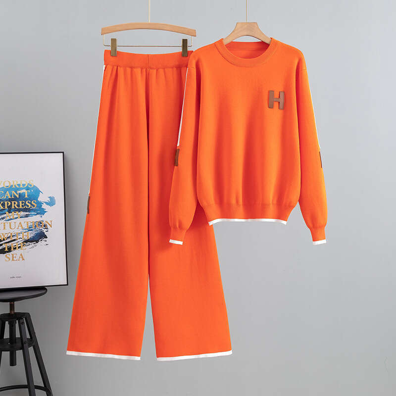 Women's Casual Two-Piece Knit Pants Set, Embroidered-Logo Round-Neck Top and Knee-Length Pants - Polyester Autumn Daily Outfit, Relaxed 2pc Women's Ca - view 5