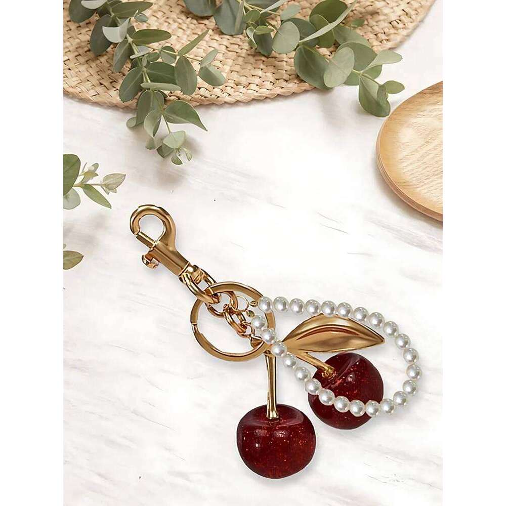 Exquisite Premium Pearl Red Cherry Golden Key Chain Simplicity Individuality Bag Pendant Accessory X251224