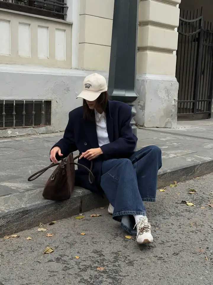 Fashion Women Navy Soid Lapel Woolen Overcoat Single Breasted Full Sleeve V-neck Loose Long Coat 2025 Lady Winter Street CoatsT251224