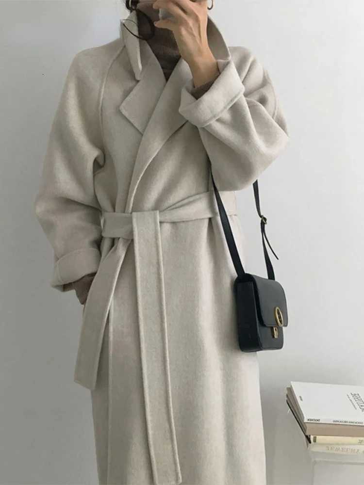French Lazy Style Warm Female Fresh Winter 2023 Classical Belt Retro Loose Women Woolen Coats Chic Casual Long Coat LongT251224