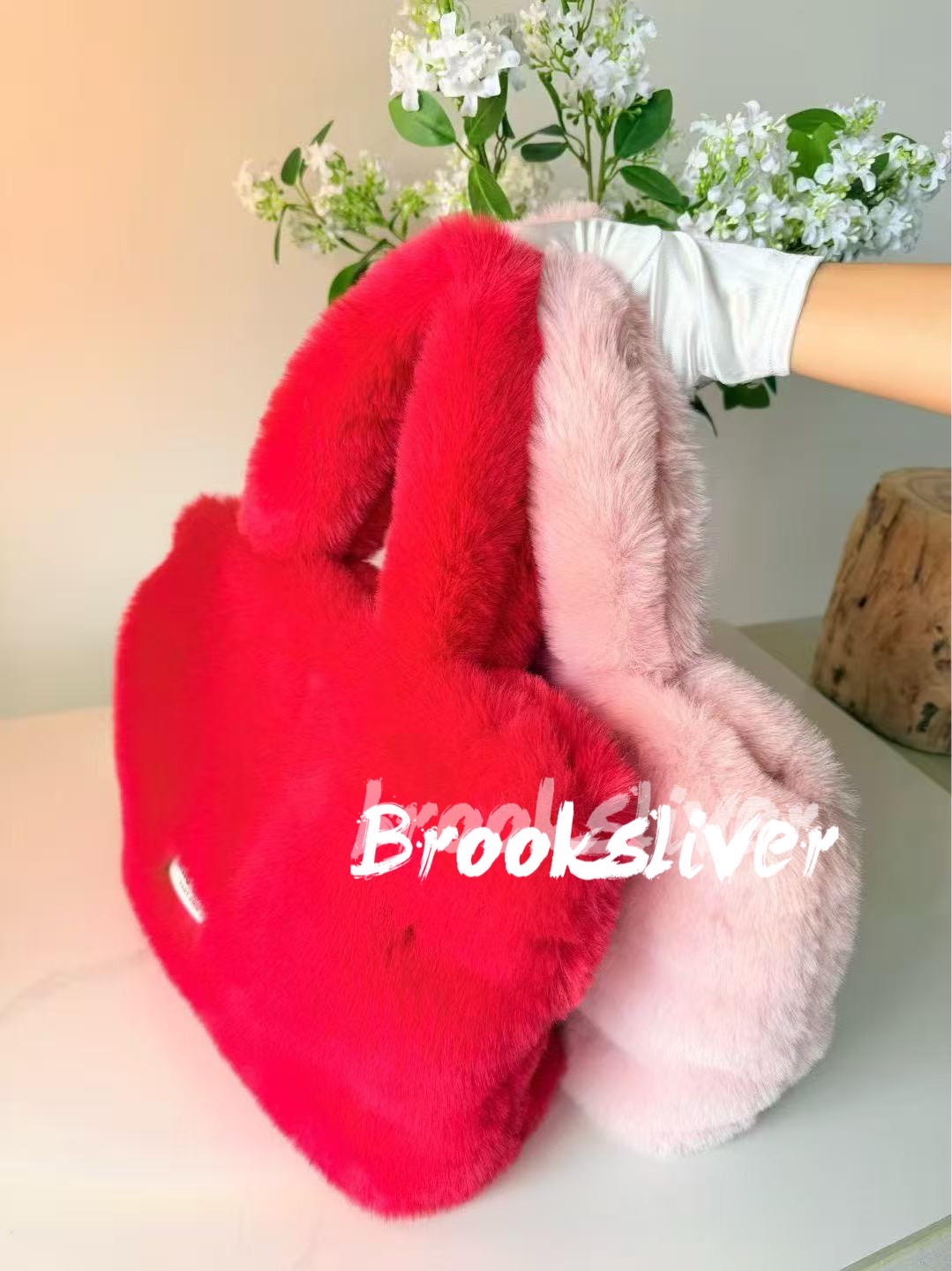 39X13X25CM Fur cosmetic bag Fashion Tote event bag M.vip storage case plush tote