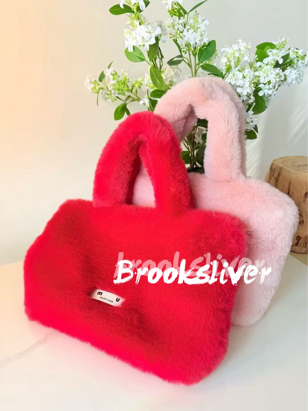 39X13X25CM Fur cosmetic bag Fashion Tote event bag M.vip storage case plush tote