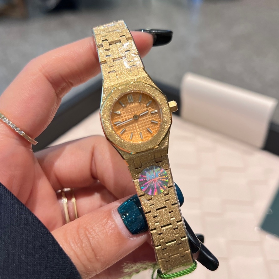 Luxury Women Watch New Fashionable Matte Designer gold Quartz Movement 23MM Battery Watch Small Dial Fashion Classic Watch Gold Case Women Luxury Watch Women's Gift