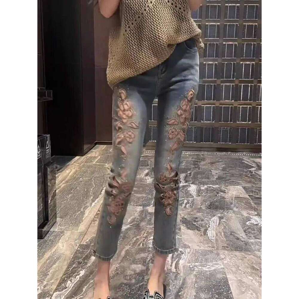 2025 Summer Woman New Heavy Industry Embroidery Hollow High Waist Jeans Women's Korean Versatile Fashion Eight-point Pipe Pants X251224