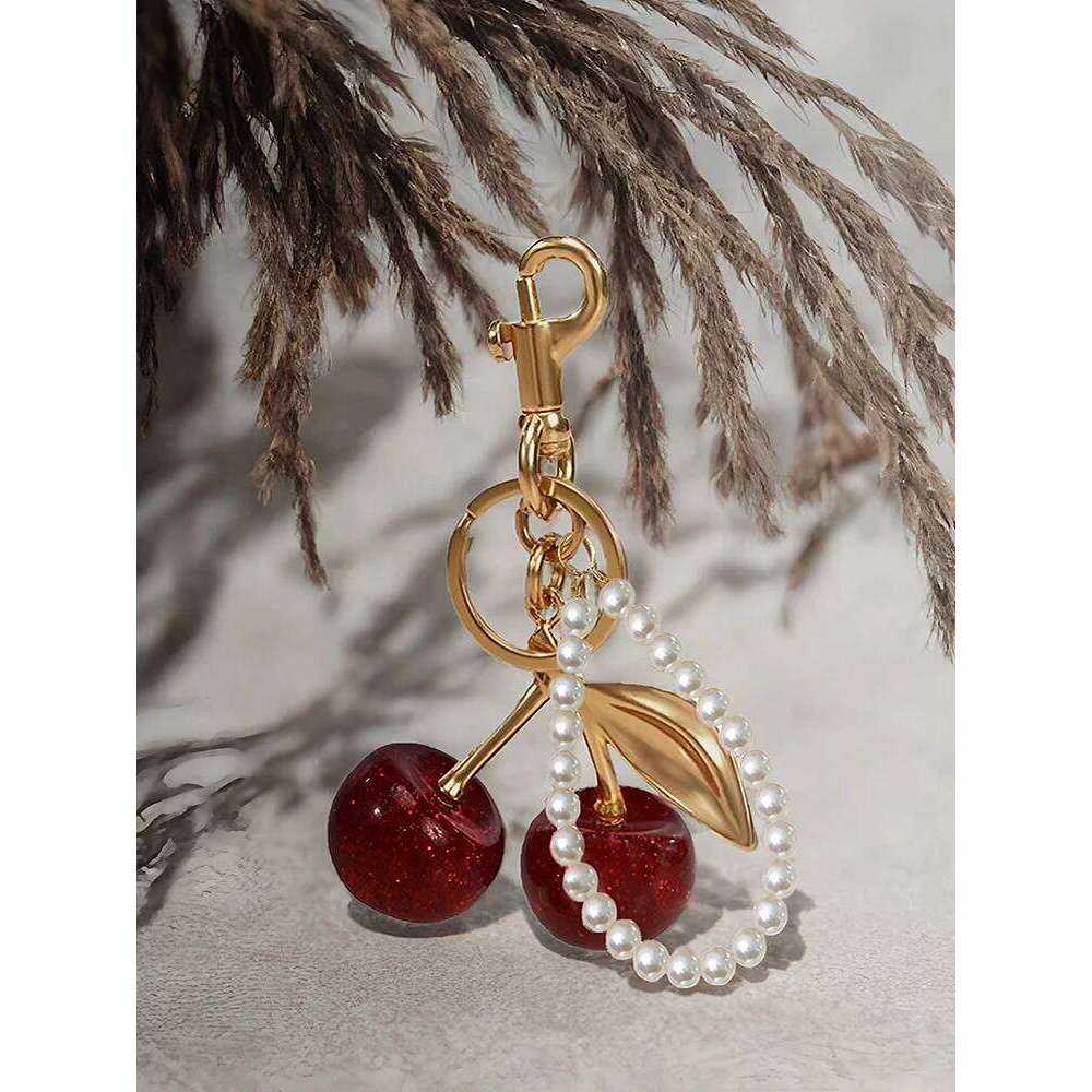 Exquisite Premium Pearl Red Cherry Golden Key Chain Simplicity Individuality Bag Pendant Accessory X251224