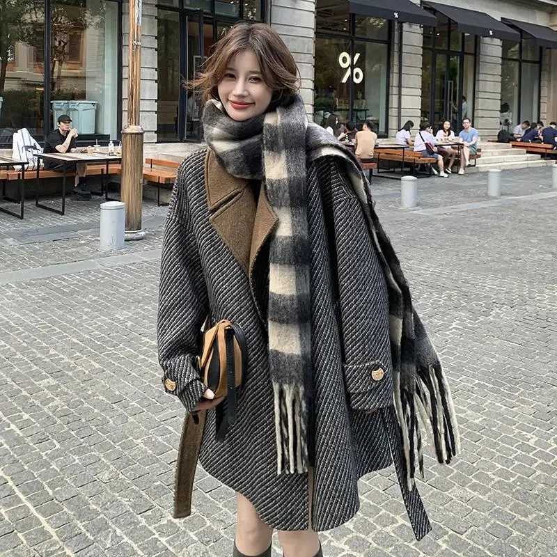 Korean Striped Contrasting Woolen Doat for Women in Autumn and Winter 2023 New Small and High-end Feeling Thickened Woolen CoatT251224