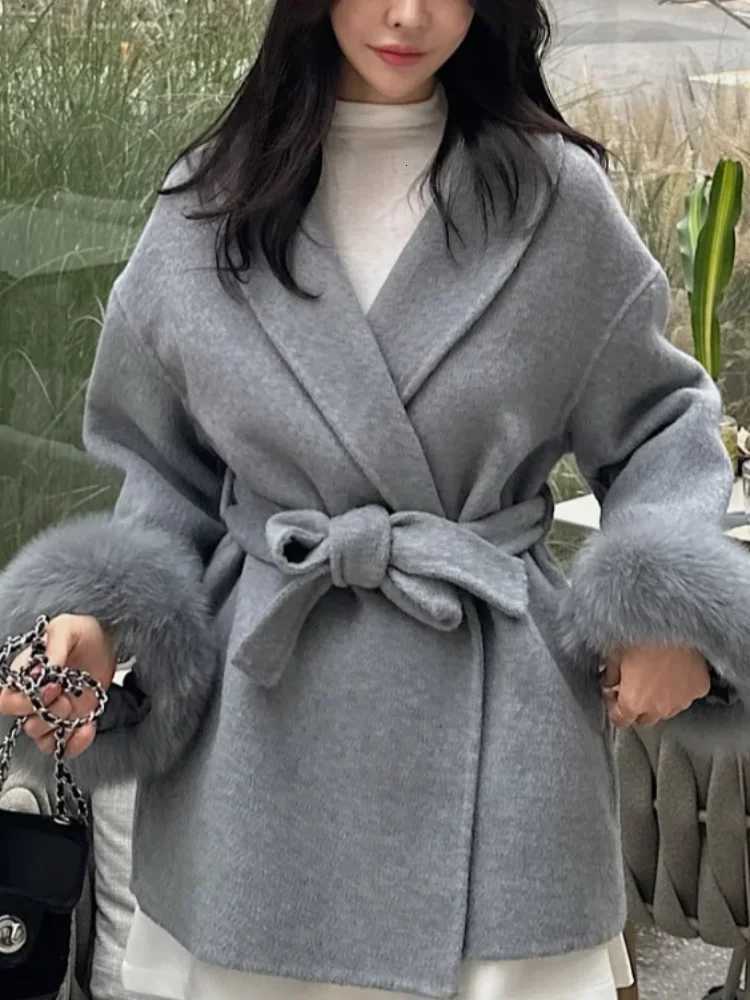 Women Grey Fur Splicing Woolen Coat Casual Belt Full Sleeve Lapel Loose Cardigan Outwear 2025 Lady Winter New Highstreet JacketT251224