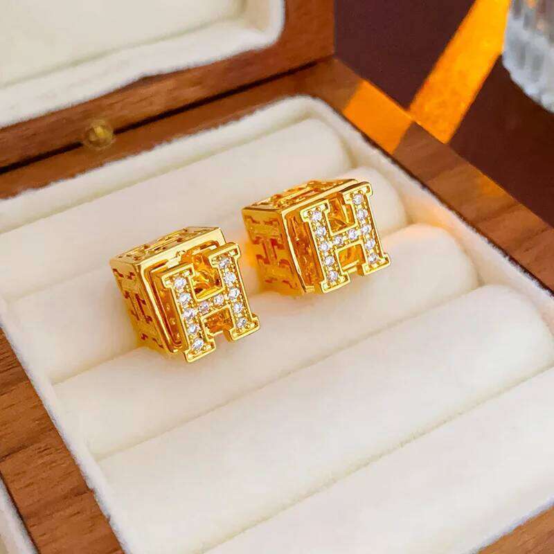 Lady Zircon Hollow Square Letter Stud New Fashionable and Luxurious Design Jewelry Earrings Fashion Earrings