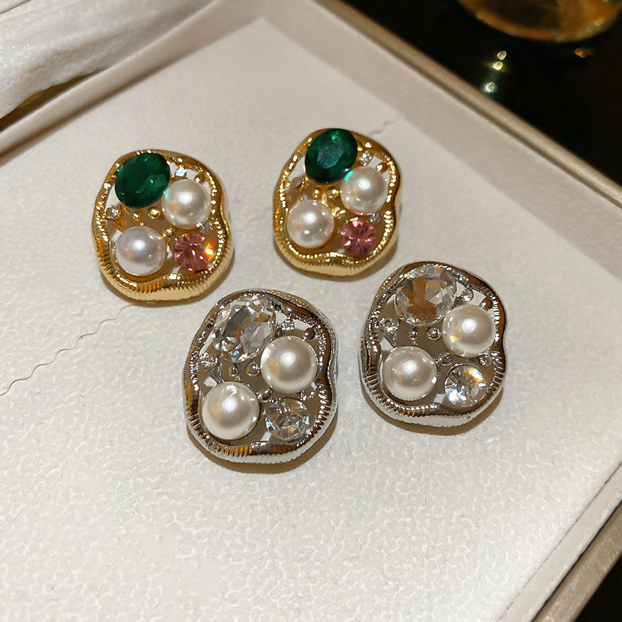 Silver Needle Inlaid Diamond Irregular Oval Pearl Stud Fashion Light Luxury Personality Vintage Versatile Earrings for Women - view 4