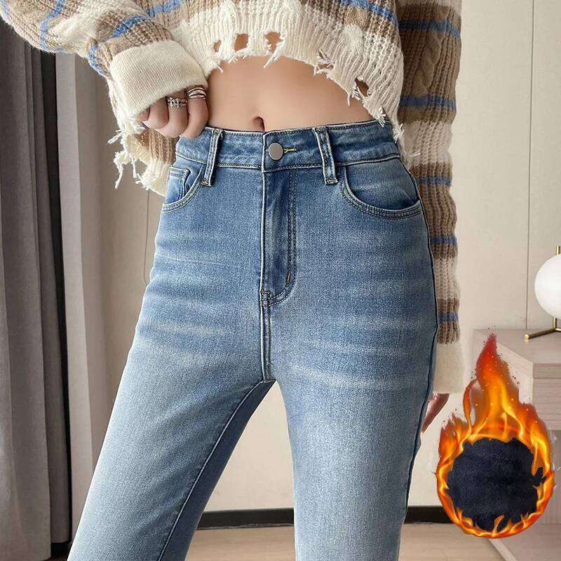 2023 Fashion New Women Warm Plush Flared Jeans Thermal Fleece Loose Denim Pants Female High Waist Urban Straight Flare Trouser X251224