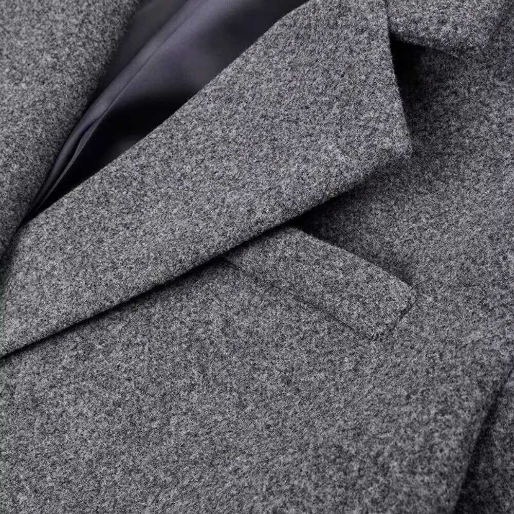 Womens Woolen Loose Coat With Flip Collar Long Sleeve Button Pocket Back Fork Design Autumn And Winter New Style WooleT251224