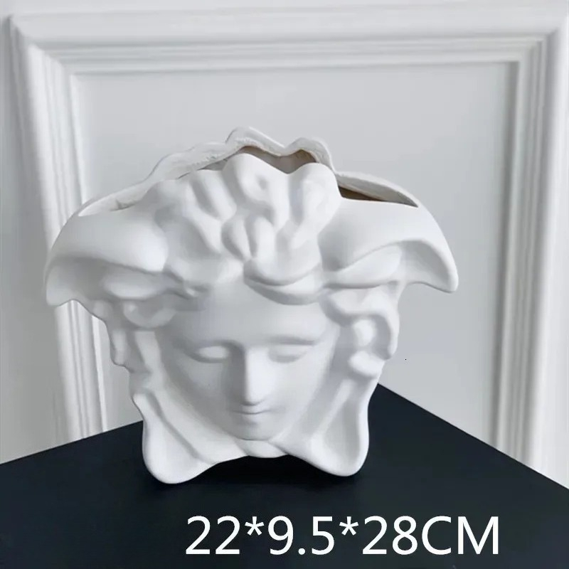 Medusa-Themed Handcrafted Resin Sculpture Vase Perfect for Dried Flowers | Unique Artistic Piece for Living Spaces