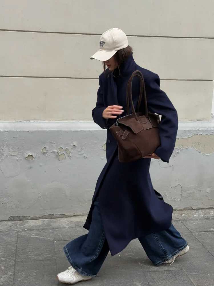 Fashion Women Navy Soid Lapel Woolen Overcoat Single Breasted Full Sleeve V-neck Loose Long Coat 2025 Lady Winter Street CoatsT251224