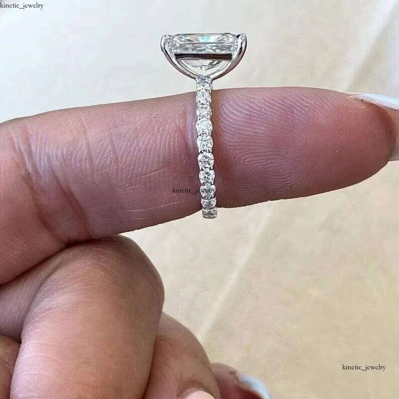 Radiation Cut Laboratory Grown 1-5 CT 14K/18K Gold Platinum 4-Prong Setting IGI Certified D-G Color VVS1-VS2 VVS Moissanite Ring