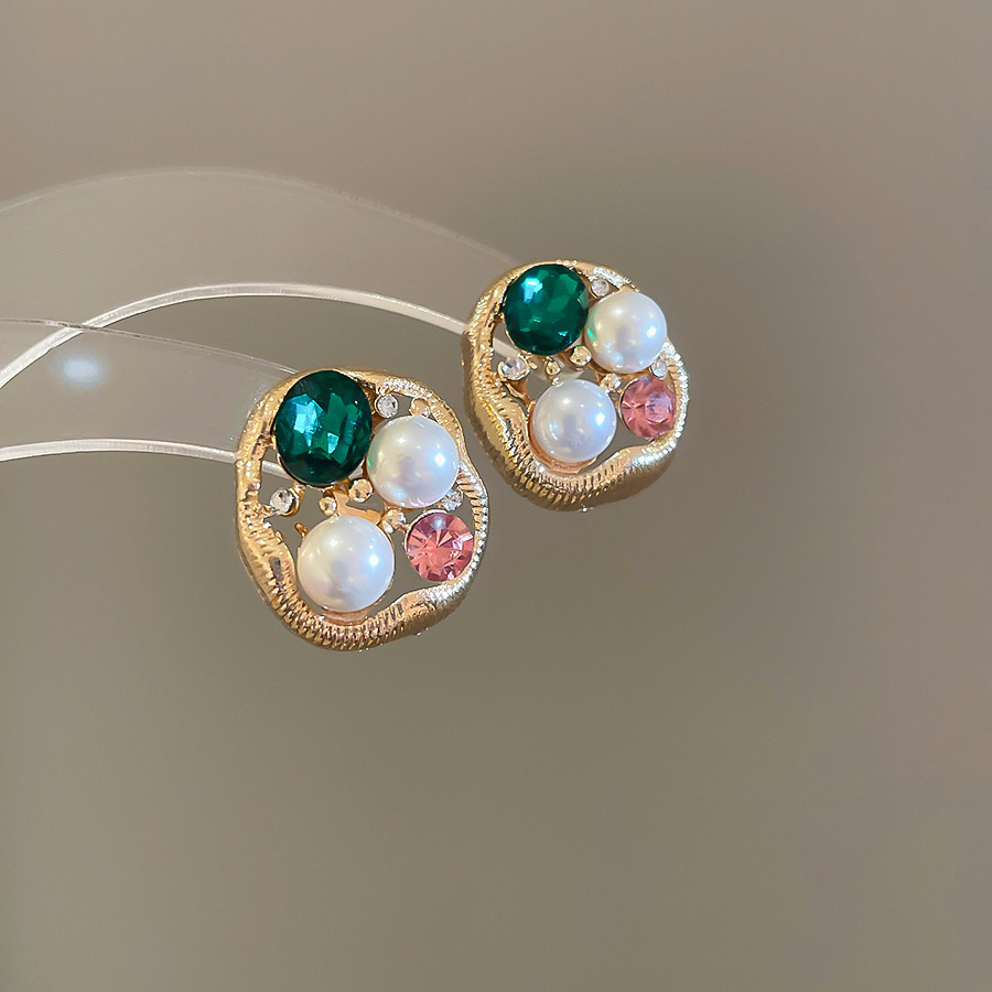 Silver Needle Inlaid Diamond Irregular Oval Pearl Stud Fashion Light Luxury Personality Vintage Versatile Earrings for Women - view 3