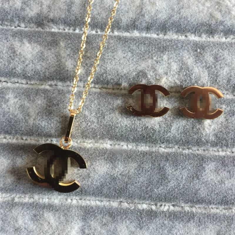 No Fading Luxury Designer Necklace Simple Letter Minimalist Pendant Necklaces Stainless Steel Fashion Set For Women