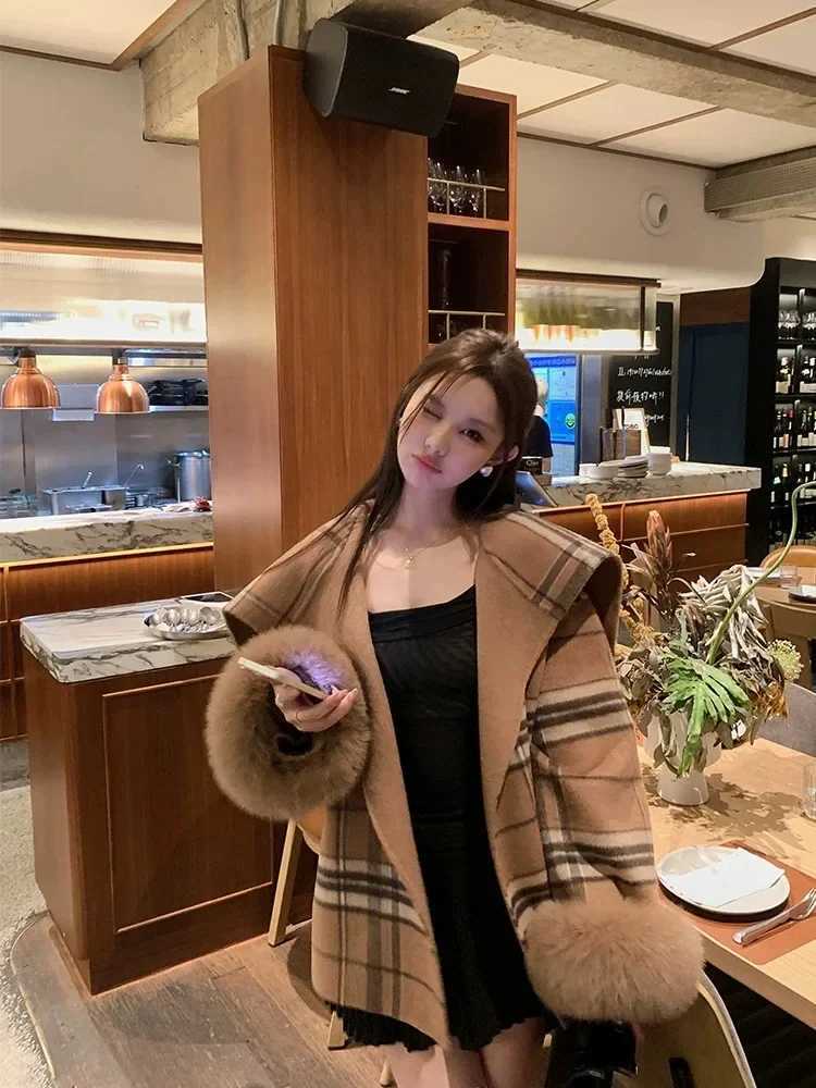 Korea Lapel Plaid Elegant Wool Blend Coats Winter With Belt Thick Mid Length Woolen Abrigos Tops Loose Casual Women JacketsT251224