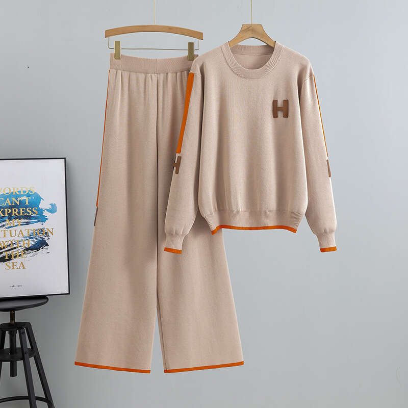 Women's Casual Two-Piece Knit Pants Set, Embroidered-Logo Round-Neck Top and Knee-Length Pants - Polyester Autumn Daily Outfit, Relaxed 2pc Women's Ca - view 7