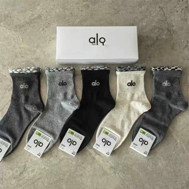 2025 New Alonessitys set men's and women's sports socks, cotton thread socks, breathable and trendy Alotracksuit brand letter short tube cotton alomen socks 691