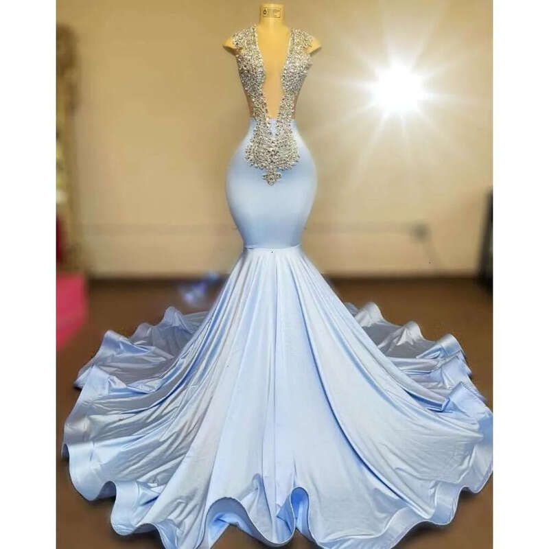 Elegant Light Blue Mermaid Prom Dresses With Silver Beaded Crystals Black Girls 2026 Plunging V Neck Sleeveless Long Evening Party Gowns Robe soiree d