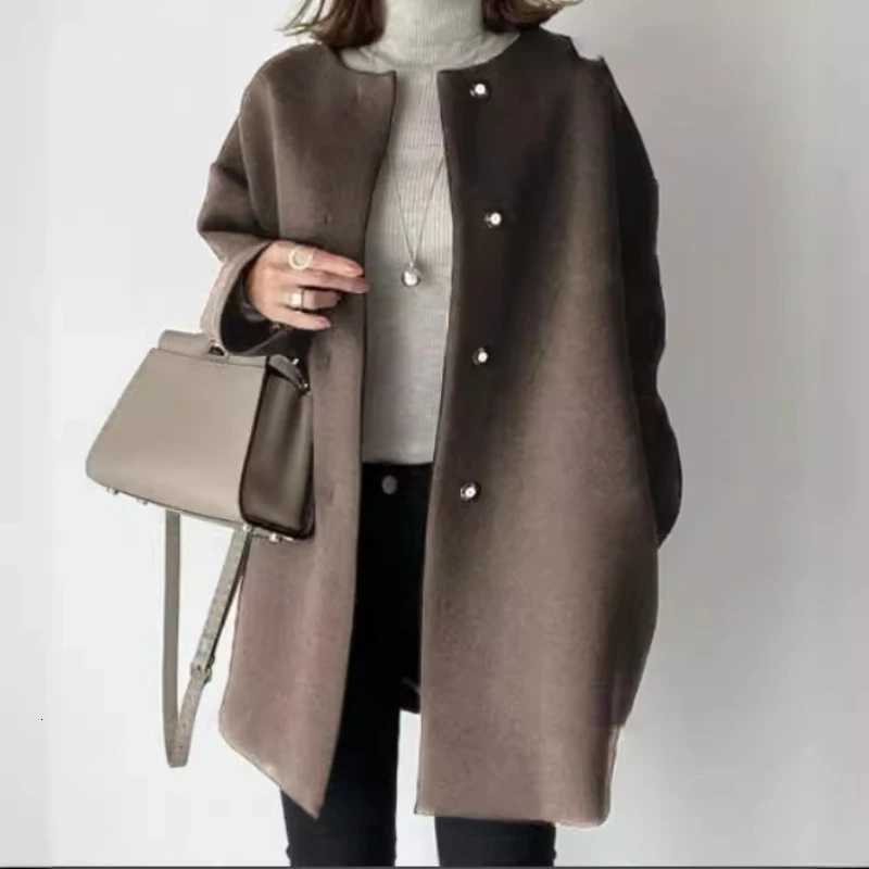 Womens High-Quality Straight Woolen Coat Autumn Winter Temperament Solid Color Simple Top Coat Jacket for 2025T251224
