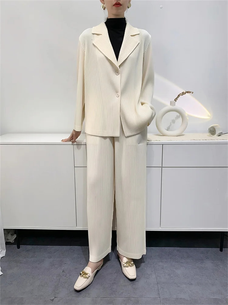 Miyake Large Toothpick Pleated Casual Suit Women Spring and Autumn n Comfortable Thickened Longsleeved Jacket 251225