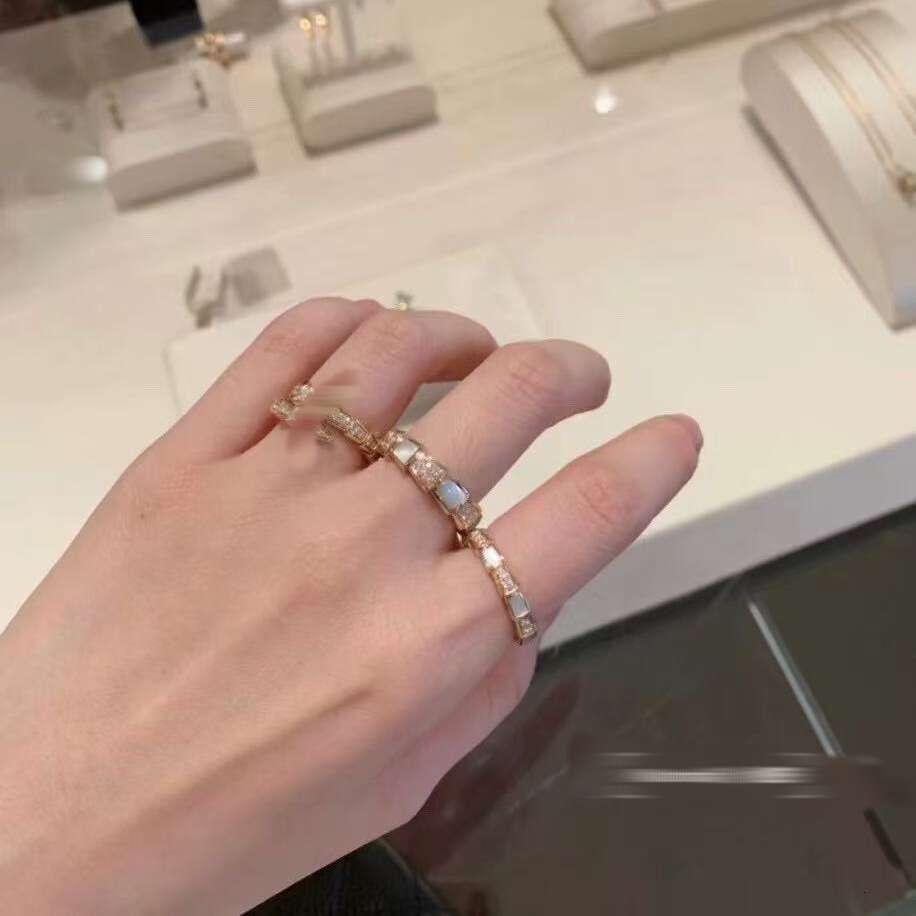 Snake-shaped Ring White Pearl Shell Set with Diamonds Wide V-Shaped Snake Ring