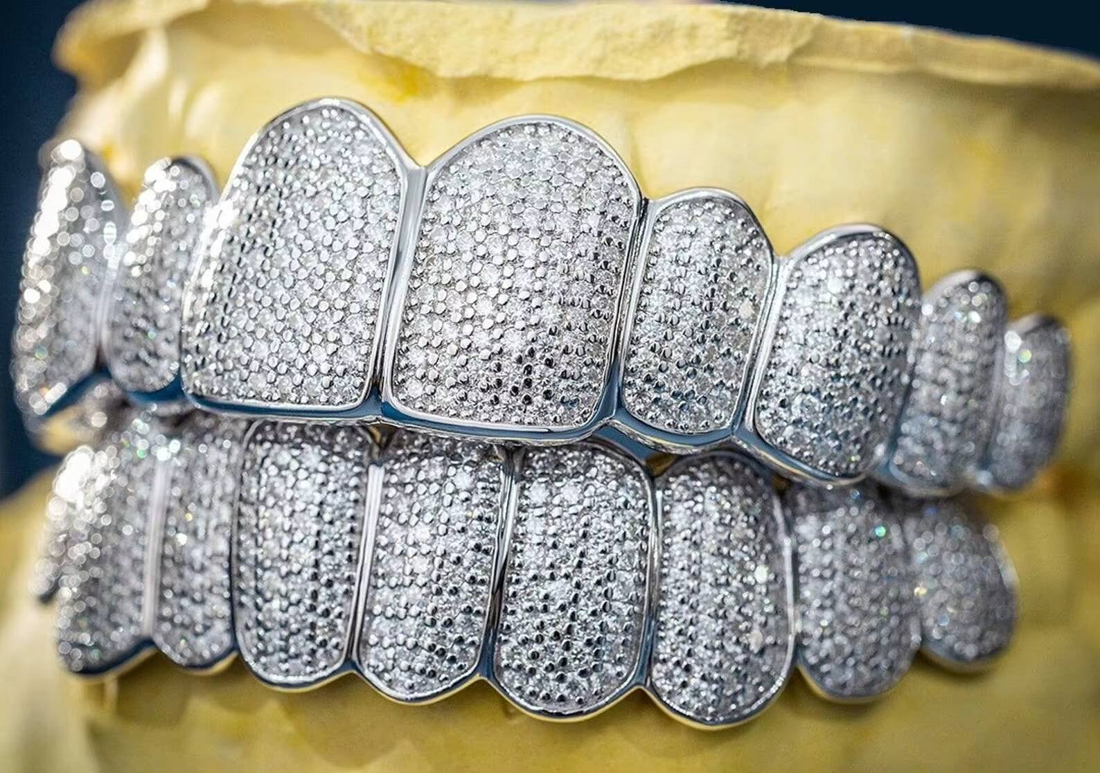 Luxury 925 Silver Round Cut Moissanite Diamond Grills Stylish Iced Out Hip Hop Teeth Jewelry for Men and Women Fine Grillz
