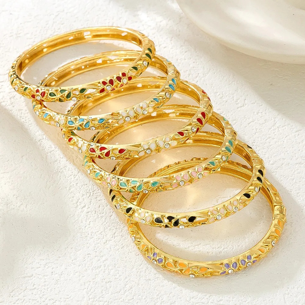 Classic Enamel Dropped Glaze Flower Texture Diamond Bangle For Women Vintage Copper Metal Hand Bracelet Party Jewelry Gifts 251219