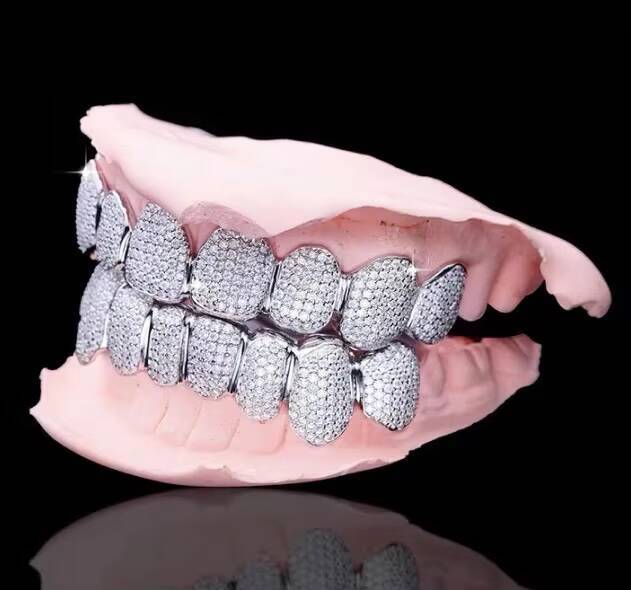 Gallerley Custom Design Hot Sale HipHop Fine Jewelry Polishing S925 Silver VVS Moissanite Grillz