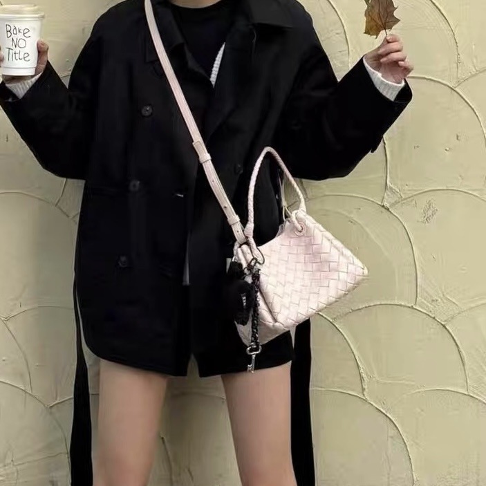 2025 new Vintage knitted vegetable basket bag for women with niche design suitable for commuting and work a handbag with a sense of high - end Commute