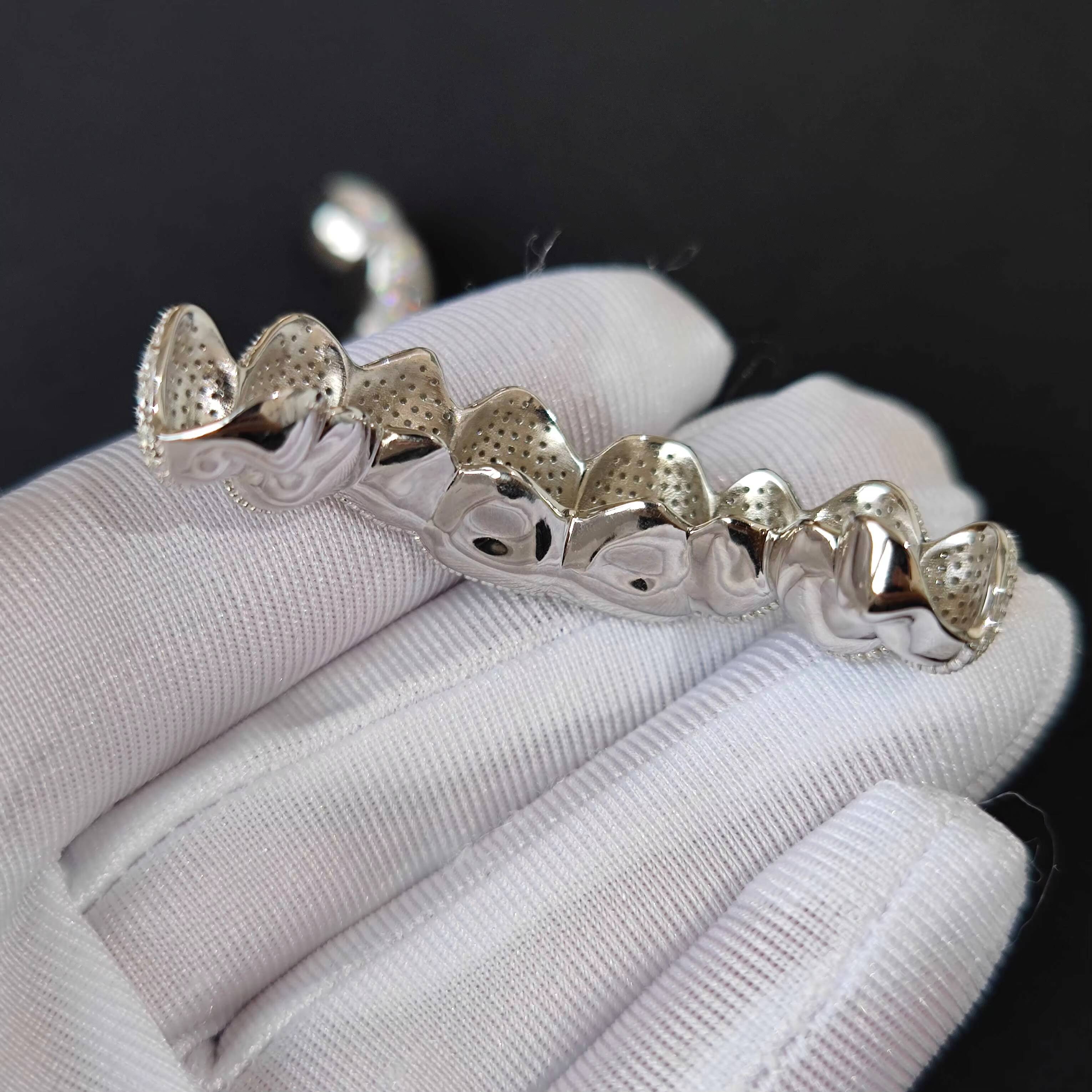 Hot Selling Custom Made Personalized Tooth Sterling VVS Moissanite Diamond Mens Iced Out Grillz Teeth Decoration