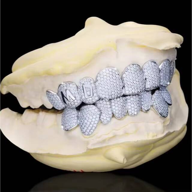 Handcrafted Trendy 5 Carat VVS1 Sparkling 8 Top Bottom Moissanite Teeth Grillz Custom Letter for Unisex Fashion Silver Plated