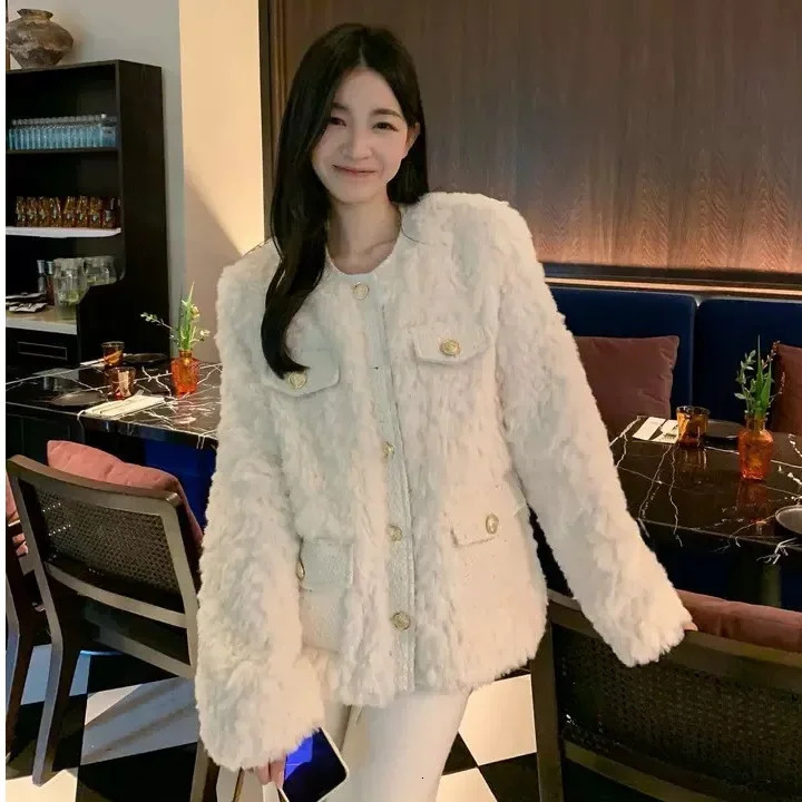 Womens Short Thickened Lamb Fur Jacket Durable Cotton down Vest Autumn Winter Fashion round Neck Full Sleeve Elastic Cuff 251219