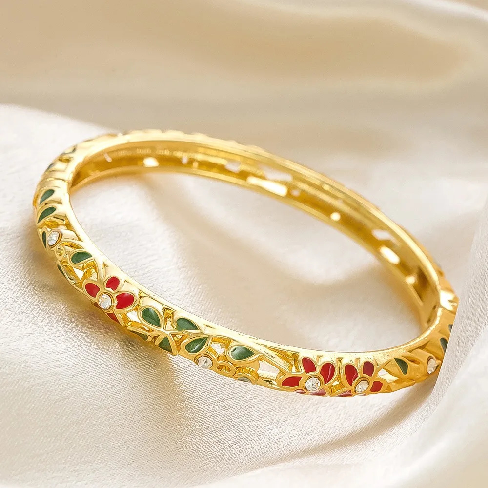 Classic Enamel Dropped Glaze Flower Texture Diamond Bangle For Women Vintage Copper Metal Hand Bracelet Party Jewelry Gifts 251219