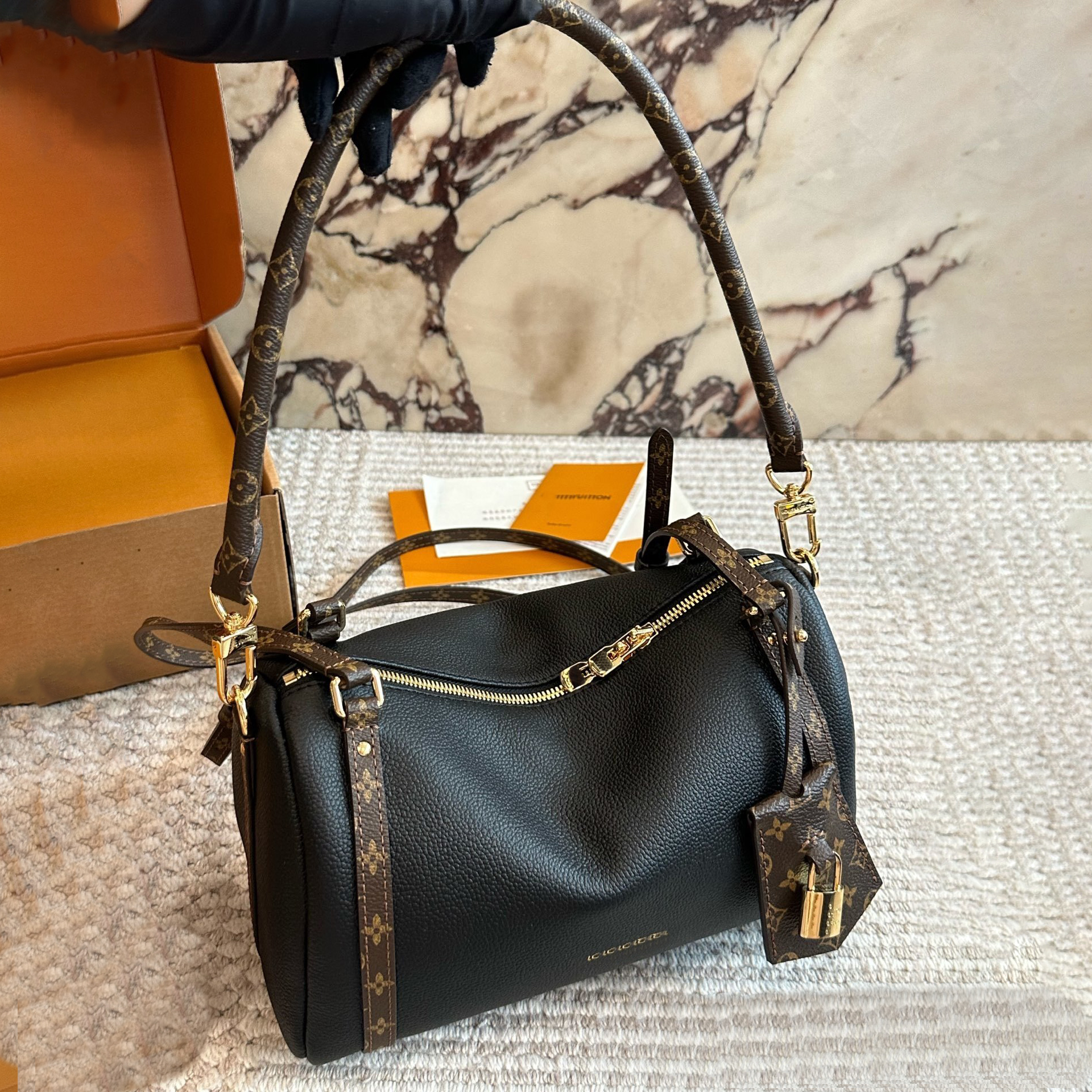 Designer bag express Casual Handheld Chain Bag Half Moon Bag Smooth Leather handbag 10AA High quality women's bag Horn-shaped bagclassic new handbag 001.