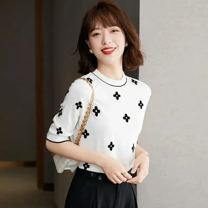 Casual Thin Knitted TShirt Summer Short Sleeve Tops Elegant Womens Clothing Embroidery Flower Fashion Tee Shirt Femme