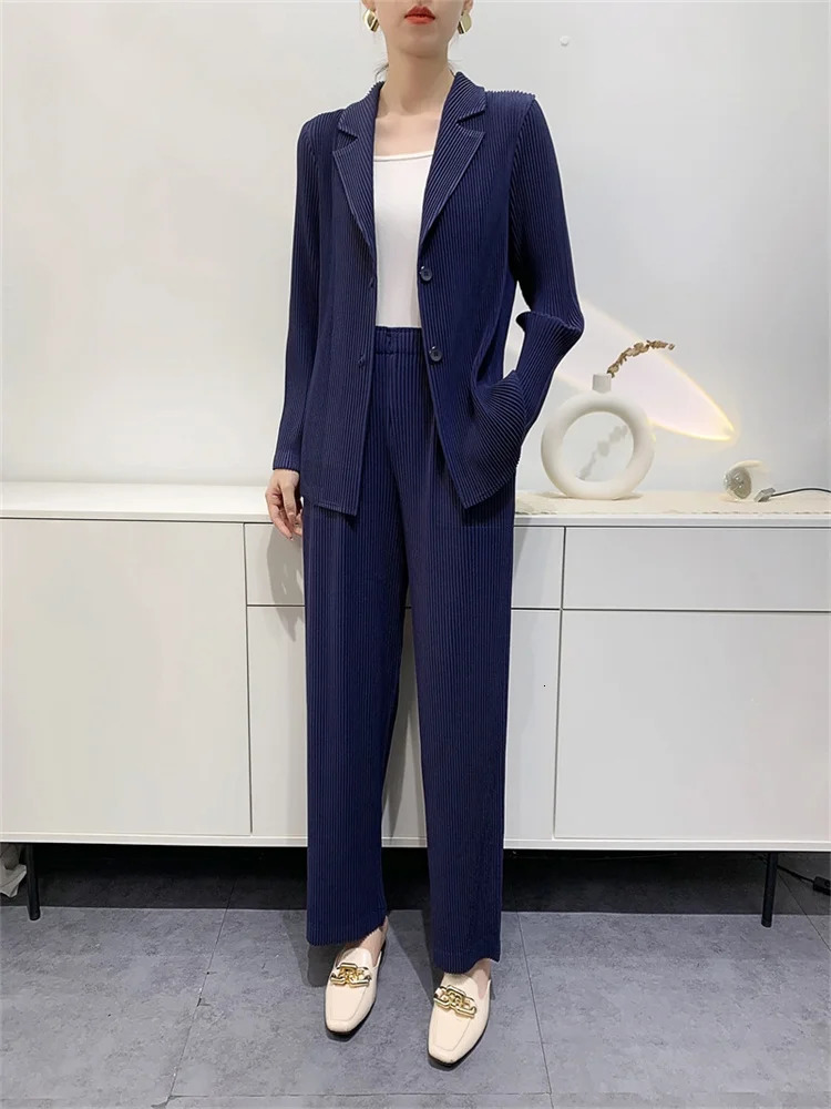Miyake Large Toothpick Pleated Casual Suit Women Spring and Autumn n Comfortable Thickened Longsleeved Jacket 251225