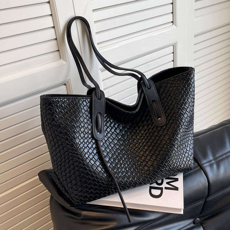 Versatile Korean Style Shoulder & Handbag: Spacious Weaved Fabric Carryall for Ladies